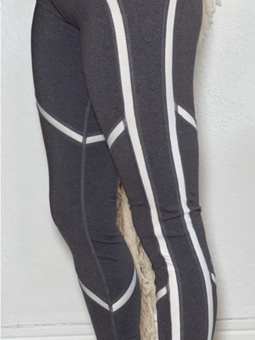 Alo Gray Leggings with White Stripe